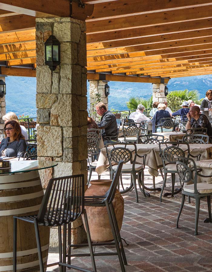 Eine Terrasse zum See Locanda Monte Baldo